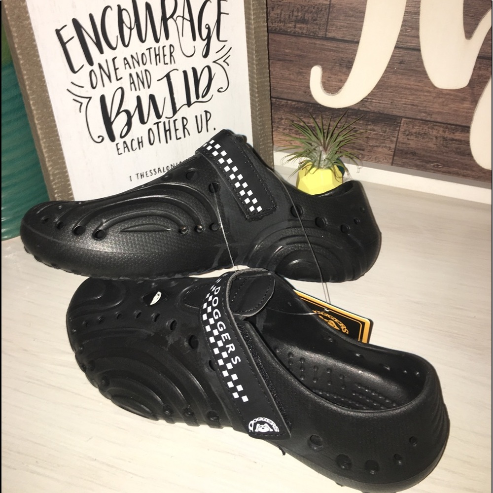 NWT Doggers Slip-on Shoes, Size 7/8, Black